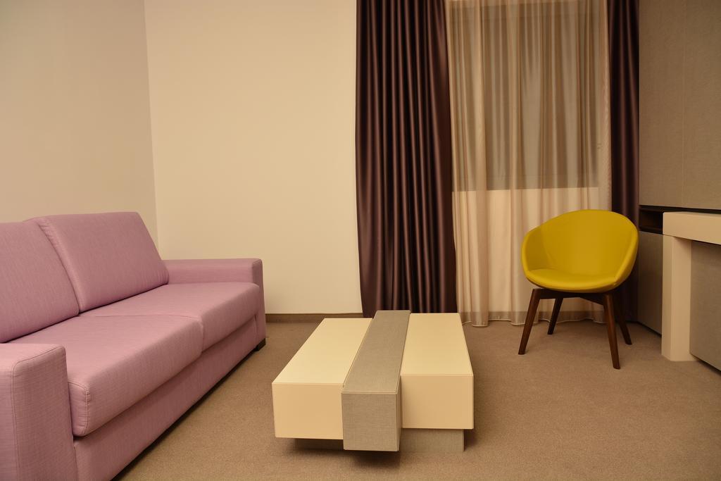 Hotel Lux Divina Brasov Bilik gambar