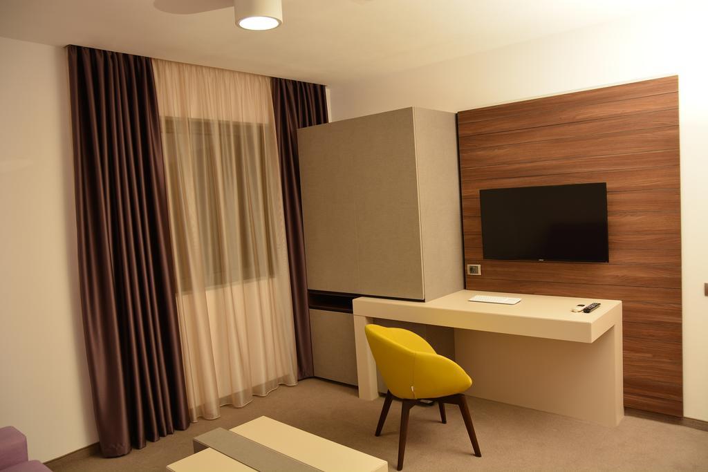 Hotel Lux Divina Brasov Luaran gambar