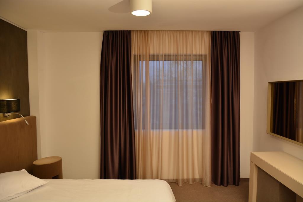 Hotel Lux Divina Brasov Bilik gambar